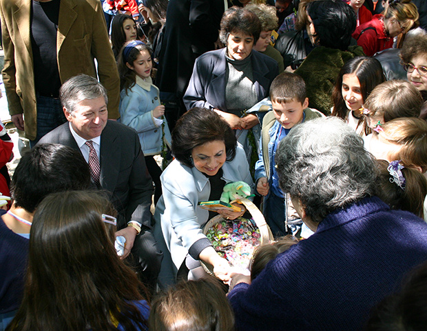 The Royal Couple at the humanitarian delivery in Serbia