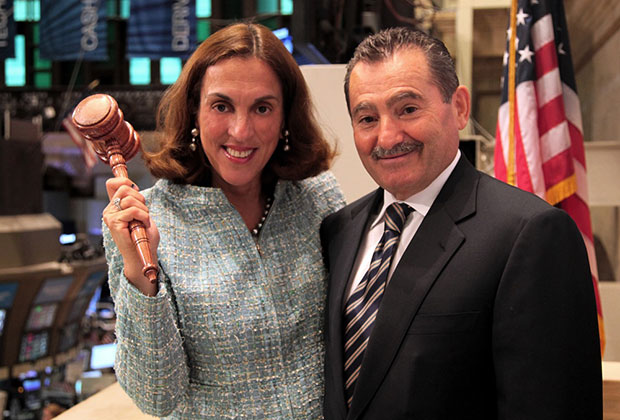 Caterina and George Sakellaris holding the gavel at the NYSE Exchange