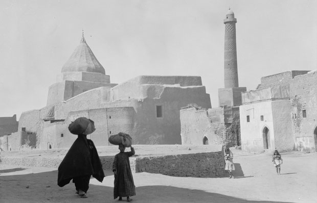 ancient_mosul_a_yezidi_shrine_to_the_left_and_the_nouri_mosque_minaret_to_the_right