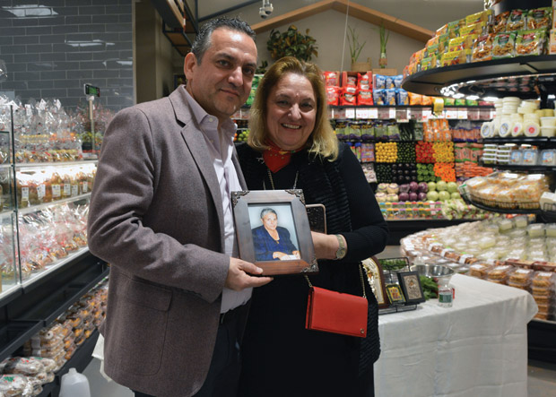 Nick Katopodis and Maria Zoitas holding a photo of their late mother Efrosini; Photo: ETA PRESS / Christos Cavvadas