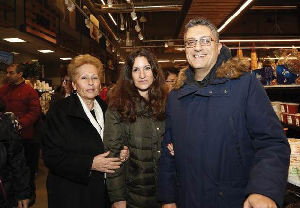 Evangelia Frakis with friends; Photo: ETA PRESS / Christos Cavvadas