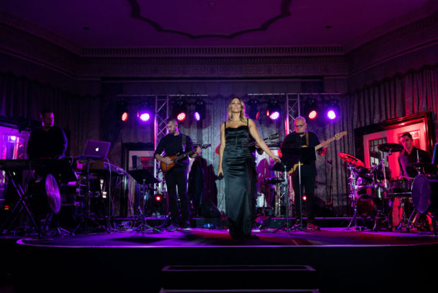 The evening’s entertainment was headlined by one of Greece’s most popular singers, Elli Kokkinou