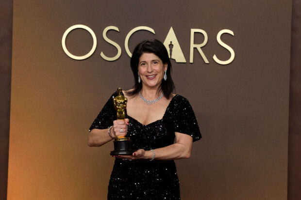Cassandra accepting the Oscar